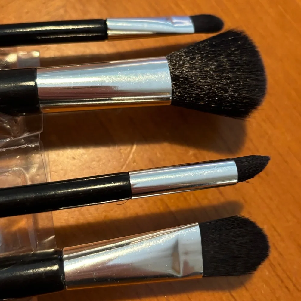 Betsey Johnson 4pc Cosmetic Brush Kit with Case